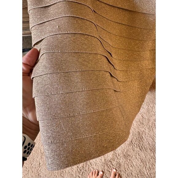 Sherri Hill Gold Tiered Stretch Mini Dress, Size 6 - Picture 6 of 14